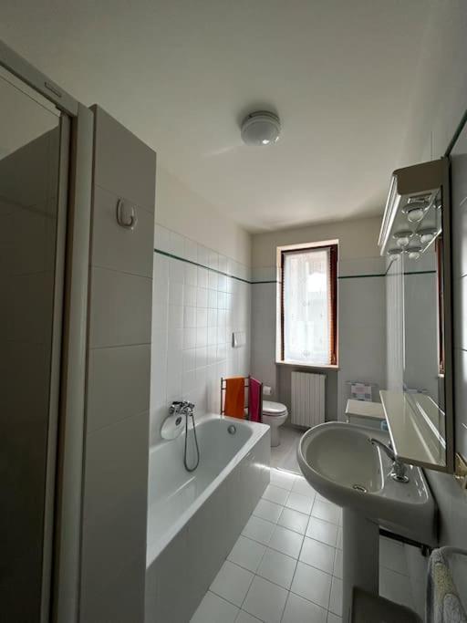 Near Town Centre And Lake - Le Colombe Бардолино Екстериор снимка